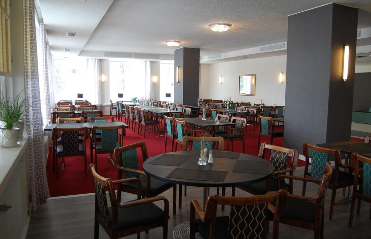 Отель Hotel Hirvi Ээнекоски